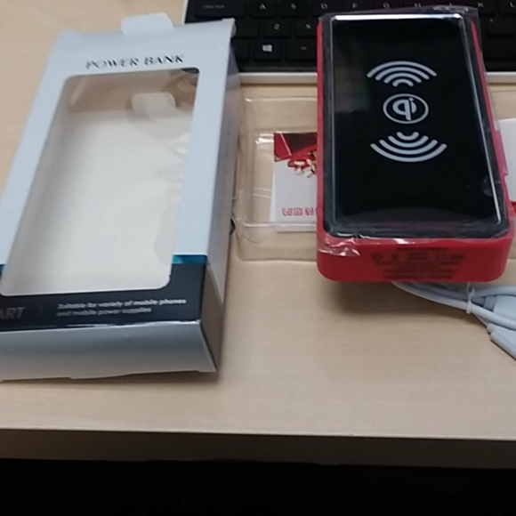 Solar power bank - Picture 2 of 2